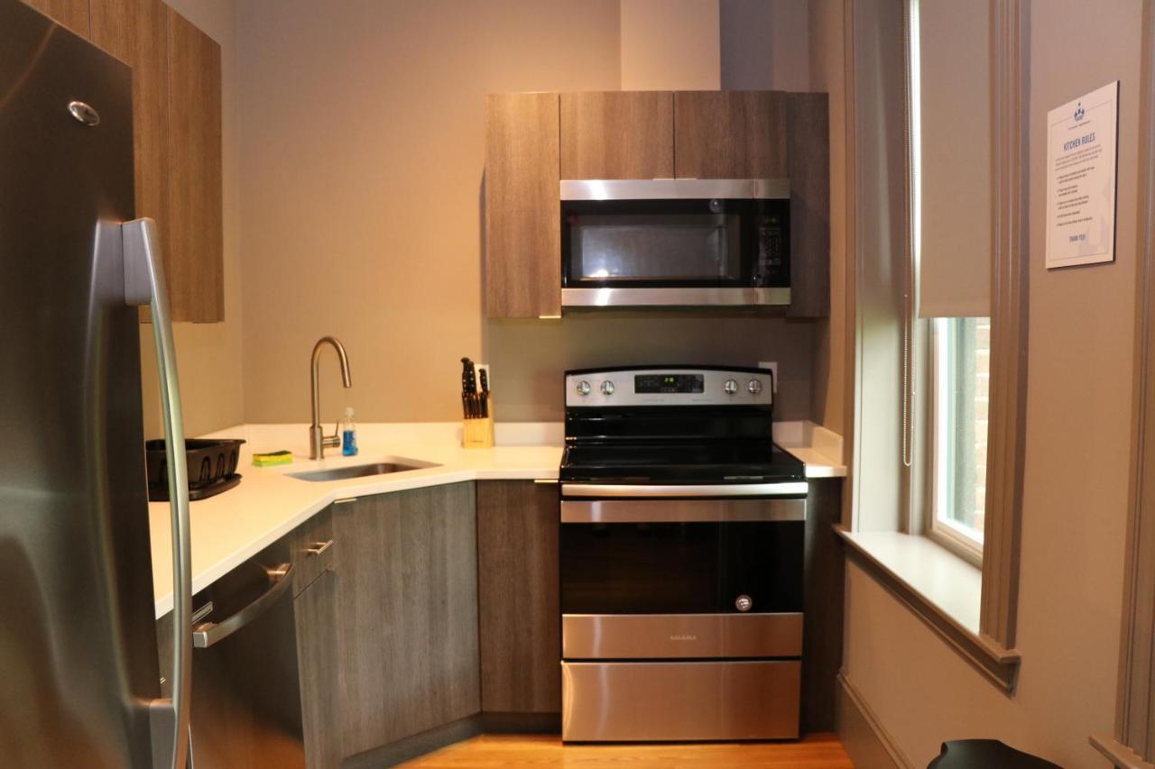 A Stylish Stay W/ A Queen Bed, Heated Floors.. #14 Brookline Luaran gambar