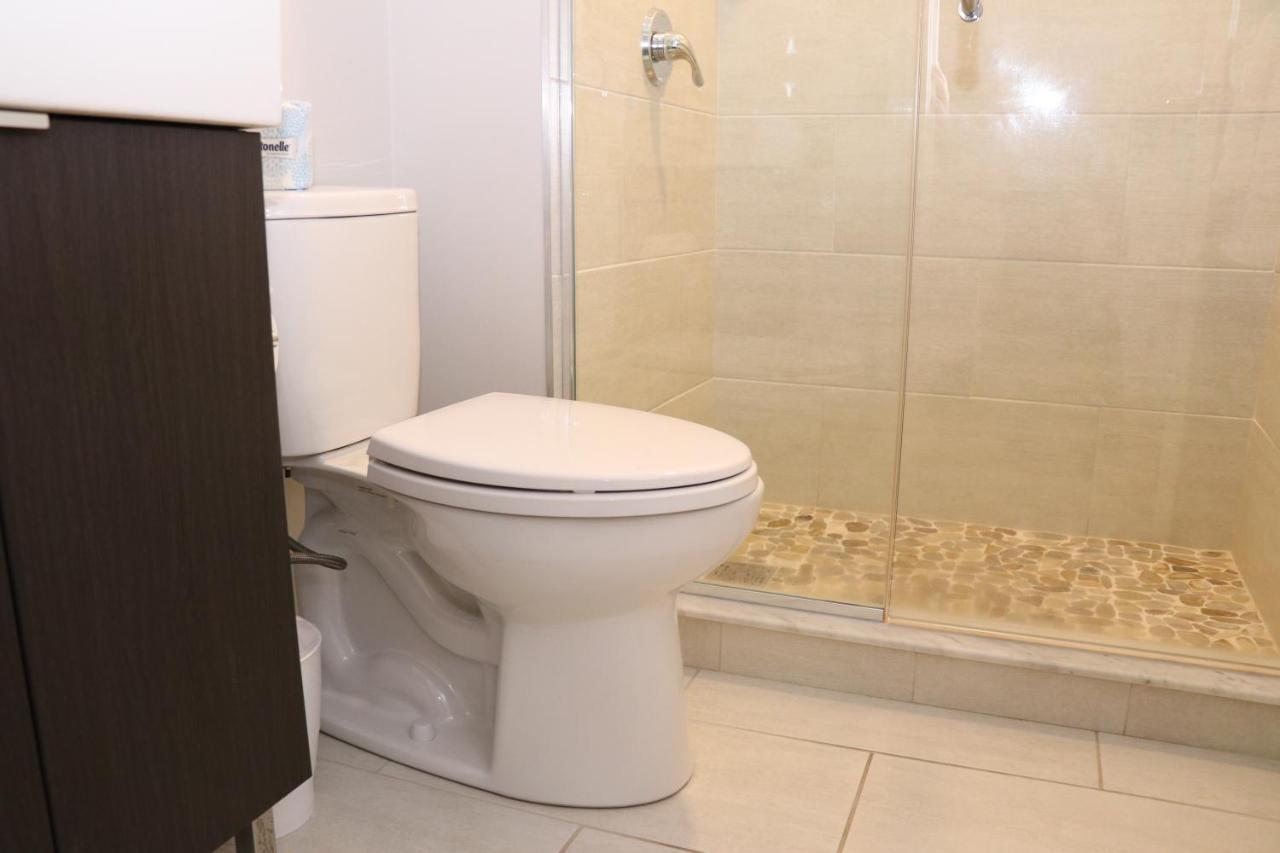 A Stylish Stay W/ A Queen Bed, Heated Floors.. #14 Brookline Luaran gambar