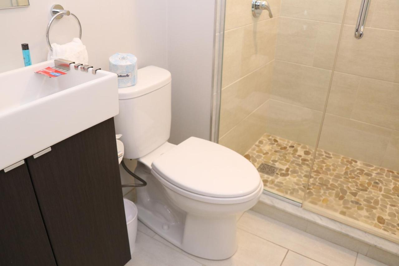 A Stylish Stay W/ A Queen Bed, Heated Floors.. #14 Brookline Luaran gambar