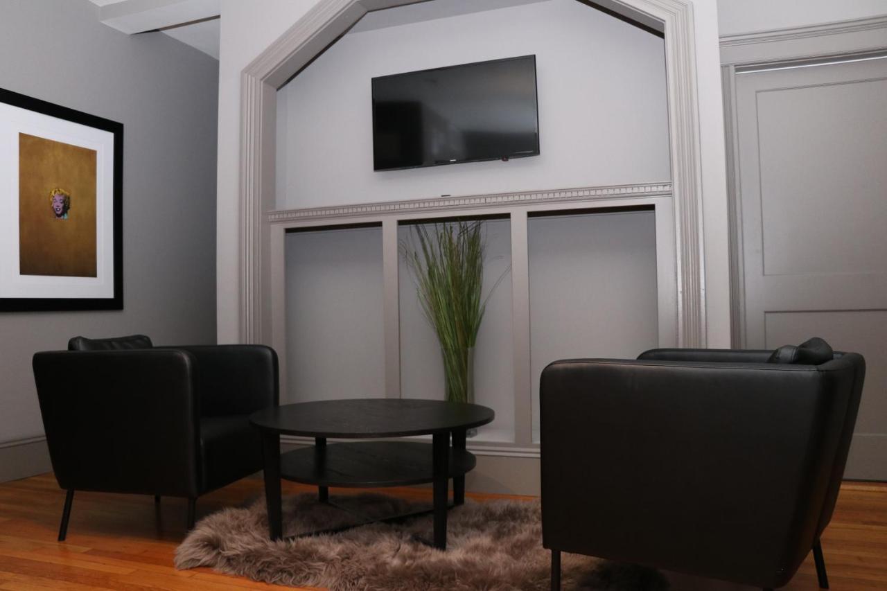 A Stylish Stay W/ A Queen Bed, Heated Floors.. #14 Brookline Luaran gambar