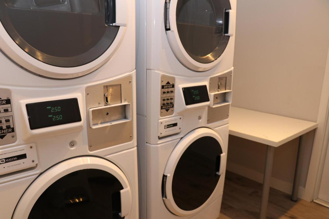 A Stylish Stay W/ A Queen Bed, Heated Floors.. #14 Brookline Luaran gambar
