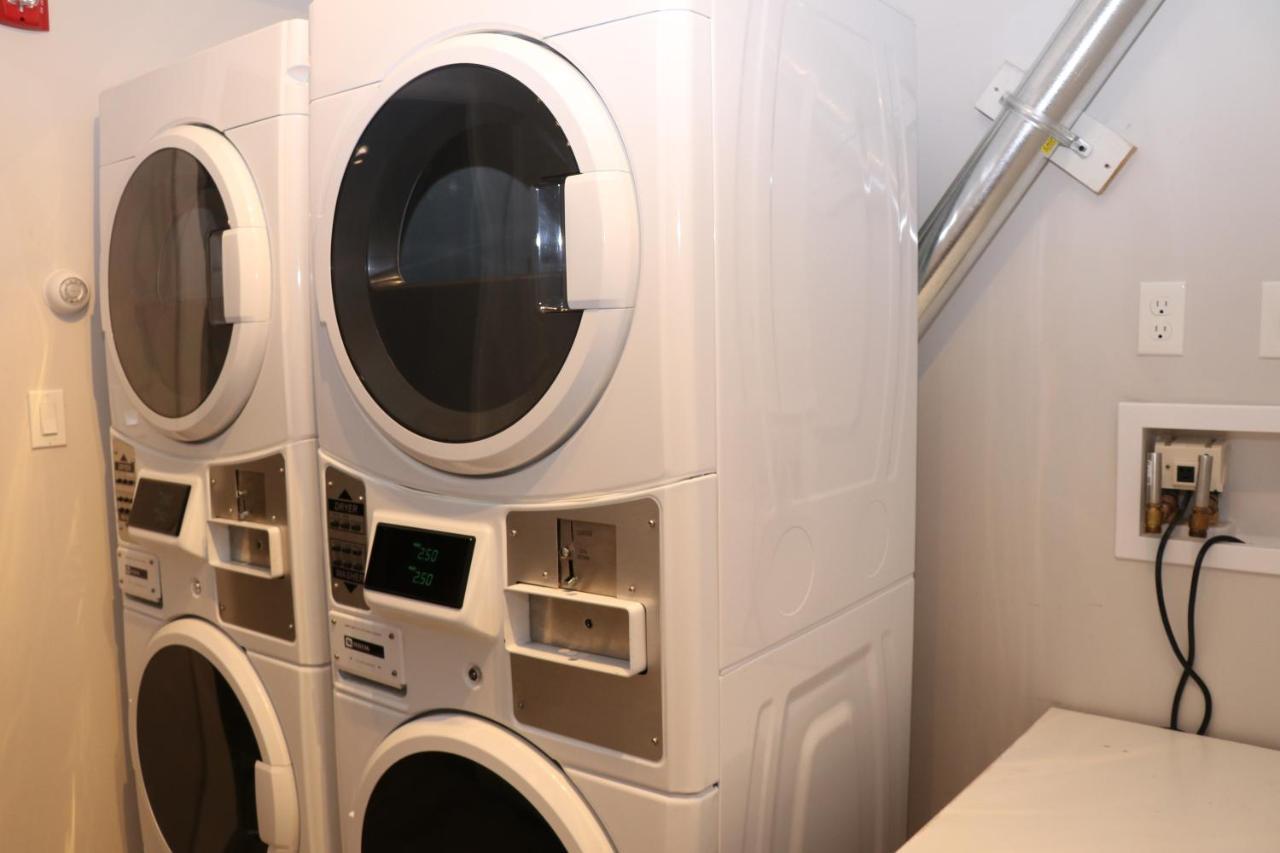 A Stylish Stay W/ A Queen Bed, Heated Floors.. #14 Brookline Luaran gambar